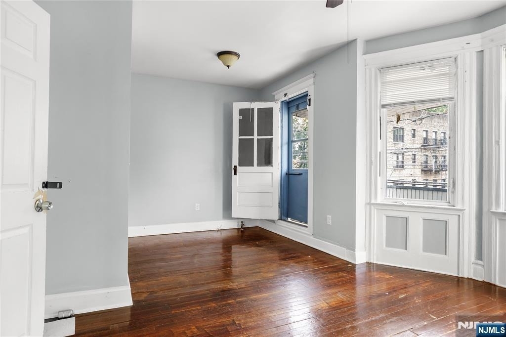 564 Sanford - Photo 3