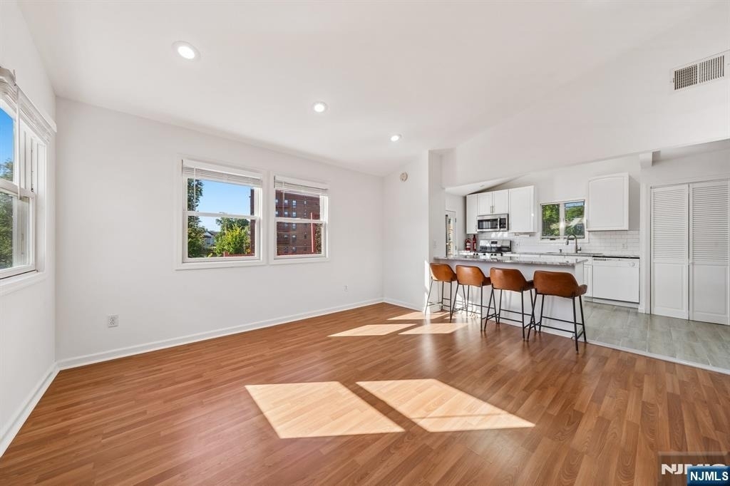 164 Washington - Photo 11