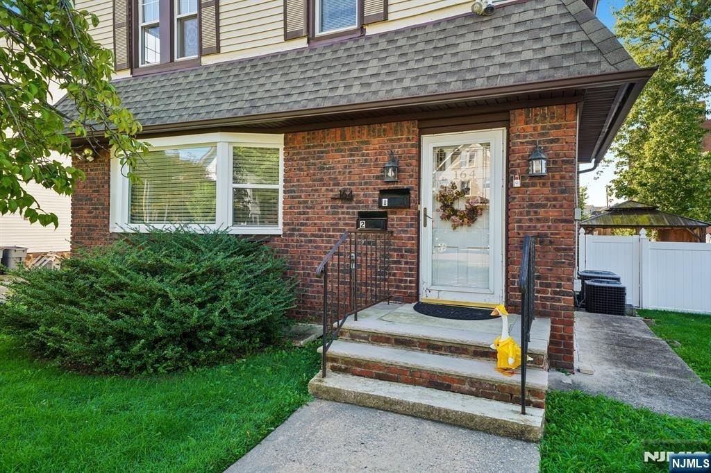 164 Washington - Photo 3