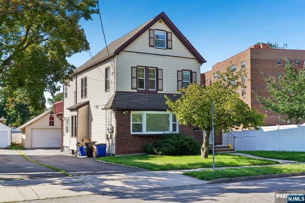 164 Washington - Photo 1