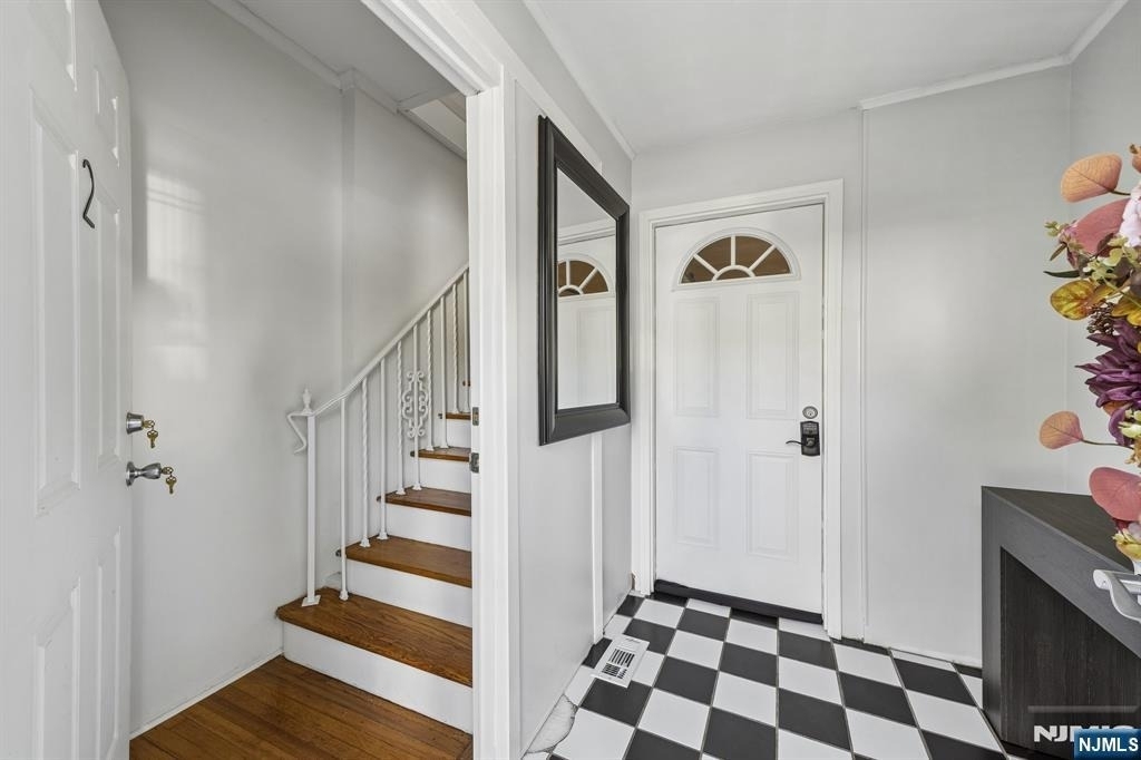 164 Washington - Photo 4