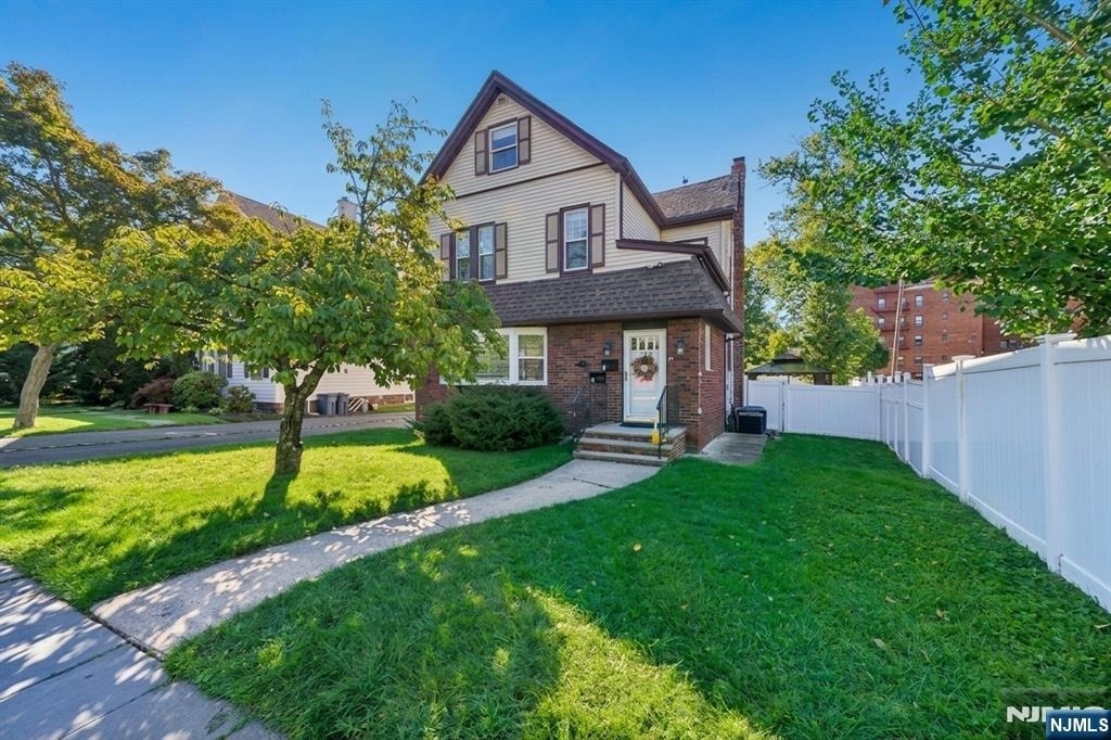 164 Washington - Photo 2