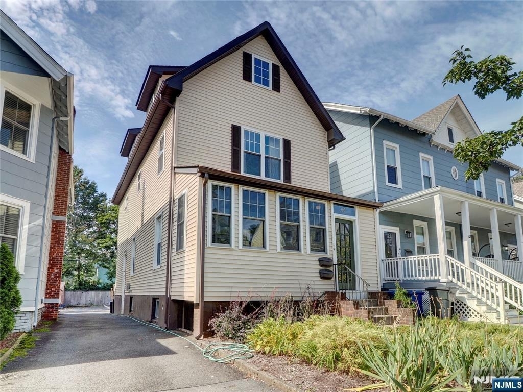 60 Montague - Photo 1