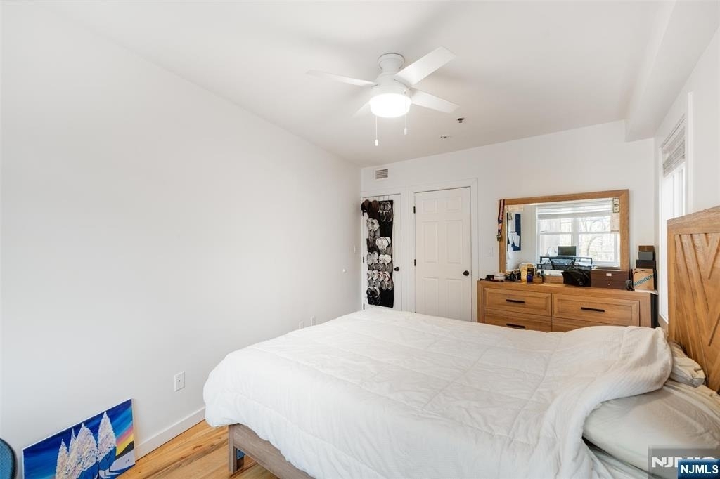 383 Broad - Photo 4