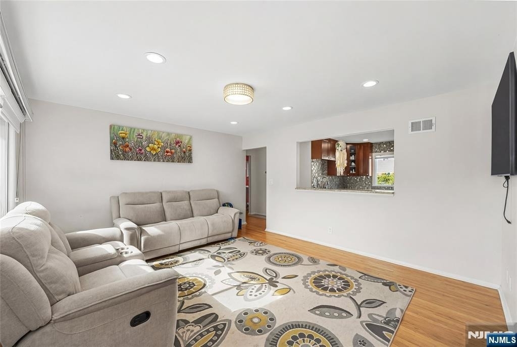 813 Morton - Photo 3