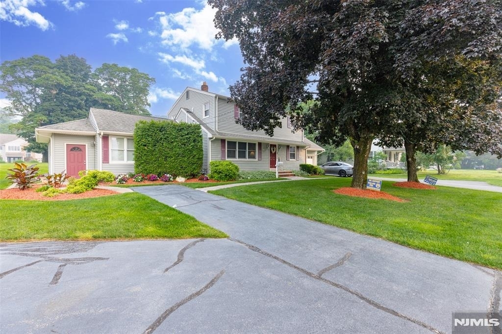 326 Ramapo Valley - Photo 2
