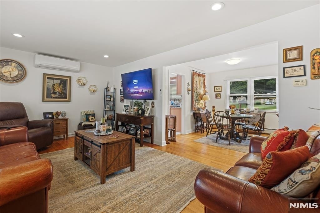 326 Ramapo Valley - Photo 3