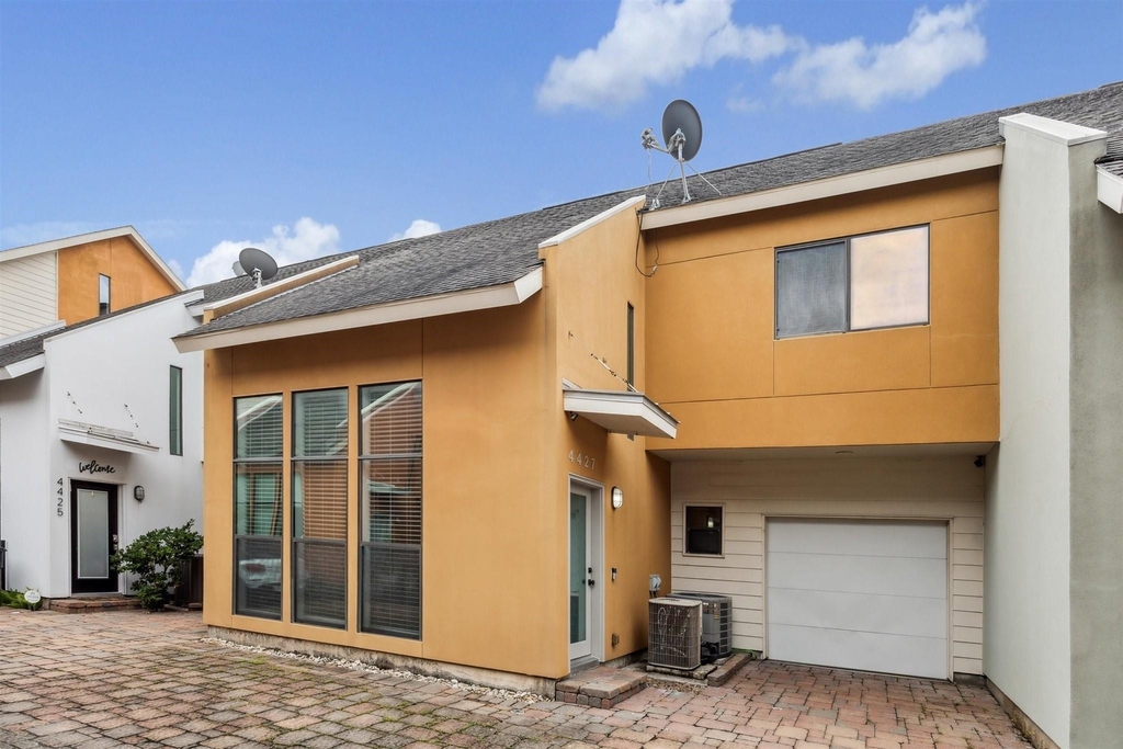 4427 Eigel Street - Photo 2