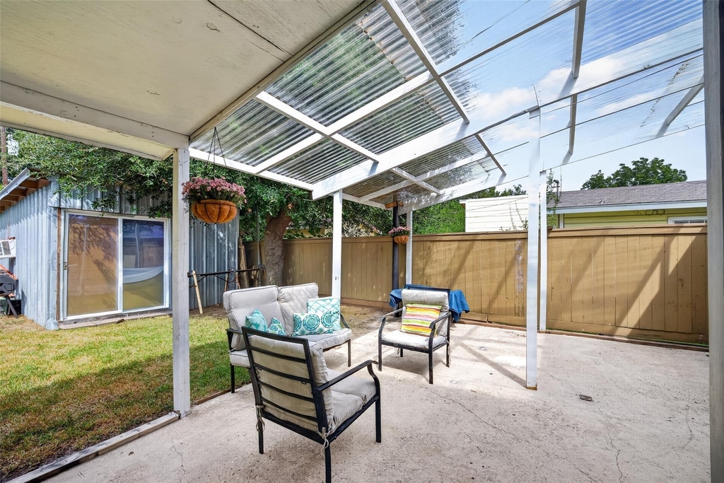 6910 Bintliff Boulevard - Photo 19