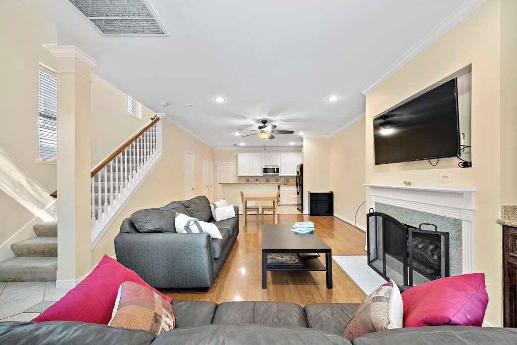 90 Mcgowen St - Photo 3