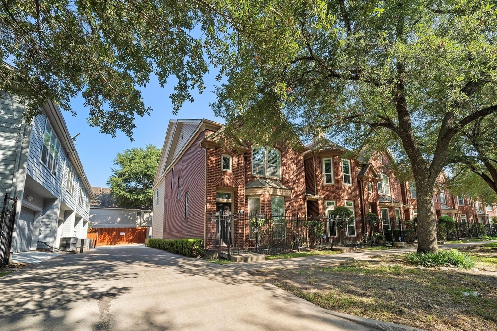 90 Mcgowen St - Photo 1