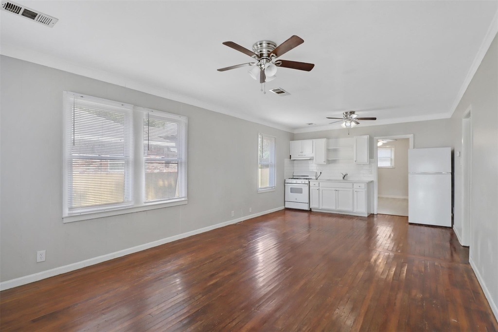 522 Aron Street - Photo 1