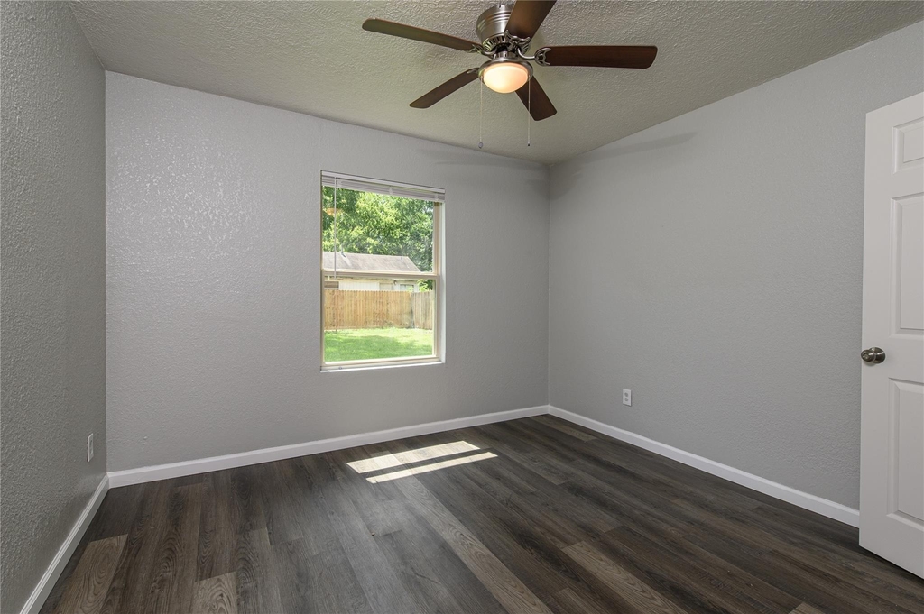 6811 Mike Street - Photo 9