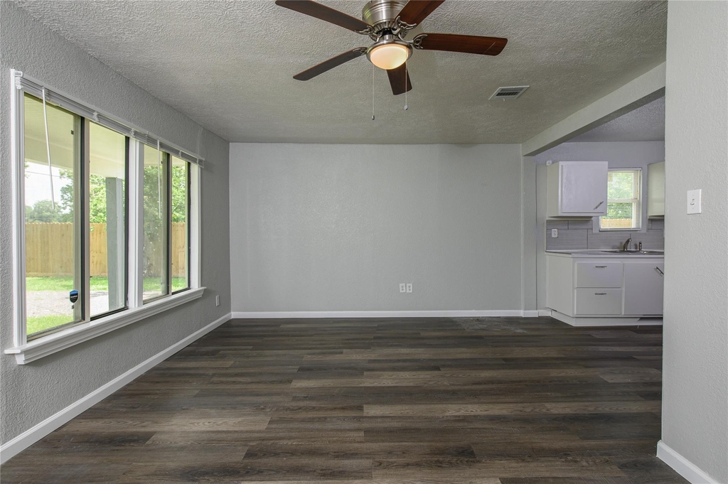 6811 Mike Street - Photo 3
