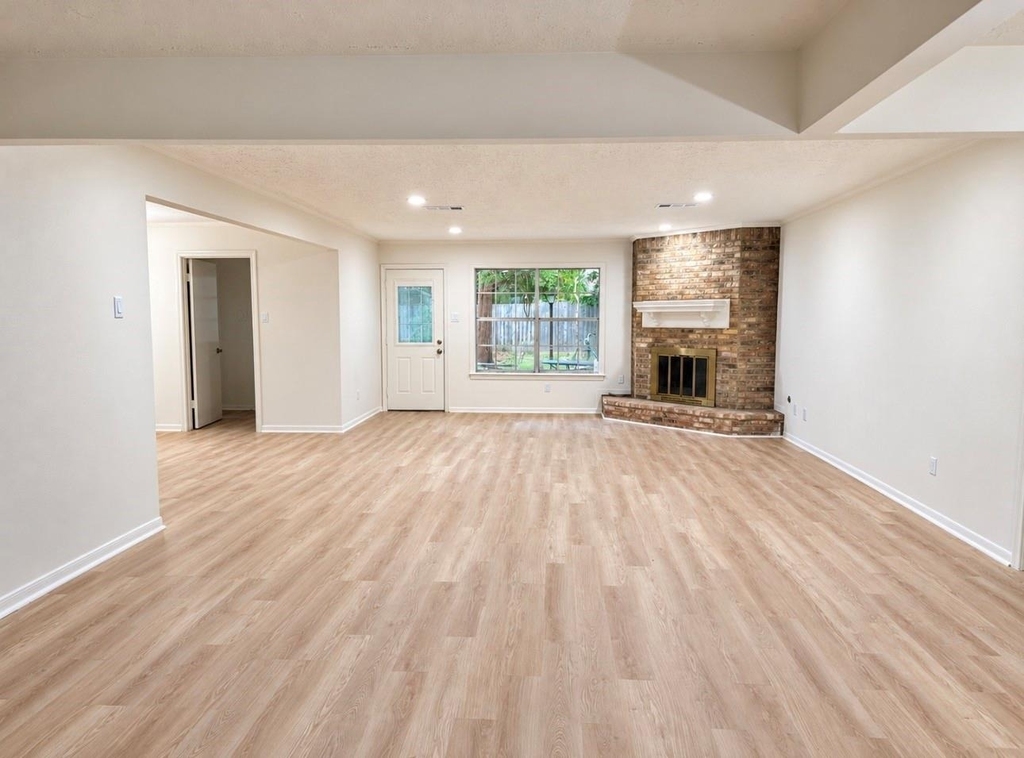 2111 Riverlawn Drive - Photo 4