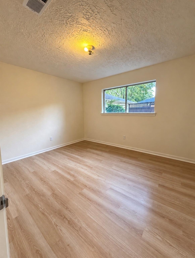 2111 Riverlawn Drive - Photo 12