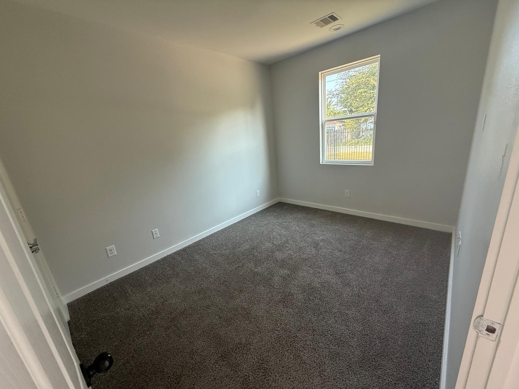 4923 Higgins St Street - Photo 4
