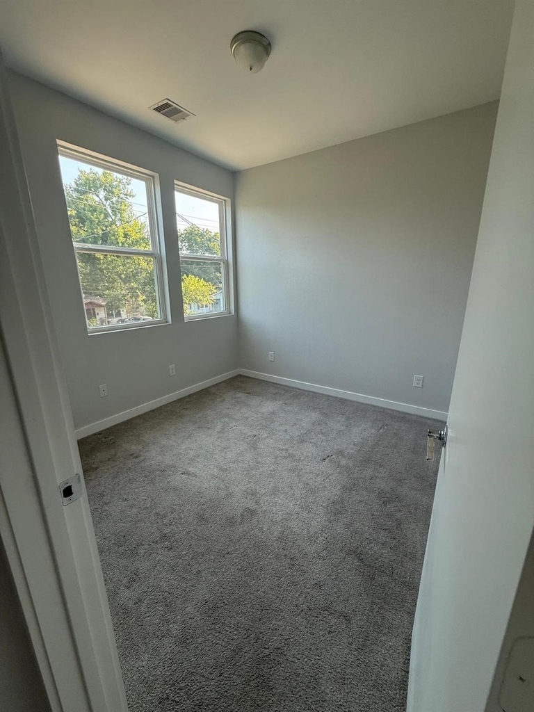 4923 Higgins St Street - Photo 12