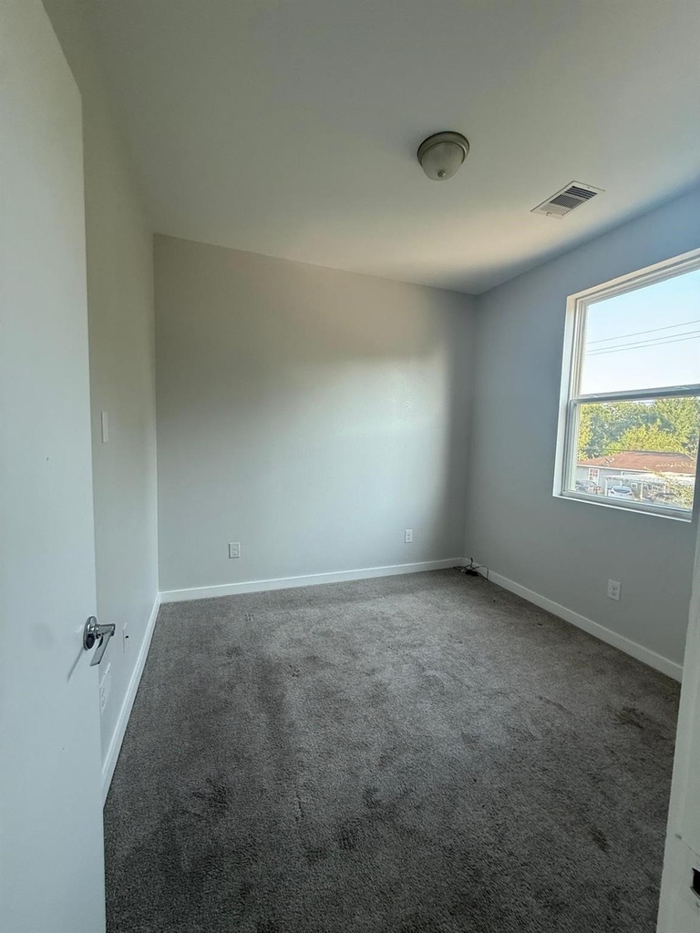 4923 Higgins St Street - Photo 11