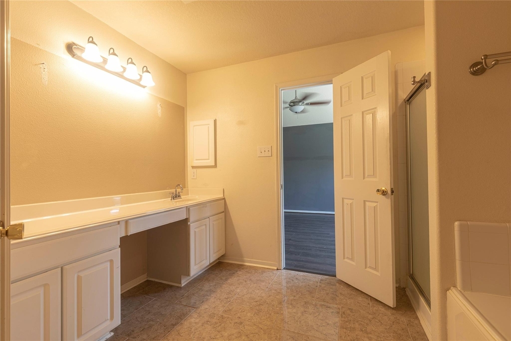 5027 Lamppost Hill Court - Photo 24