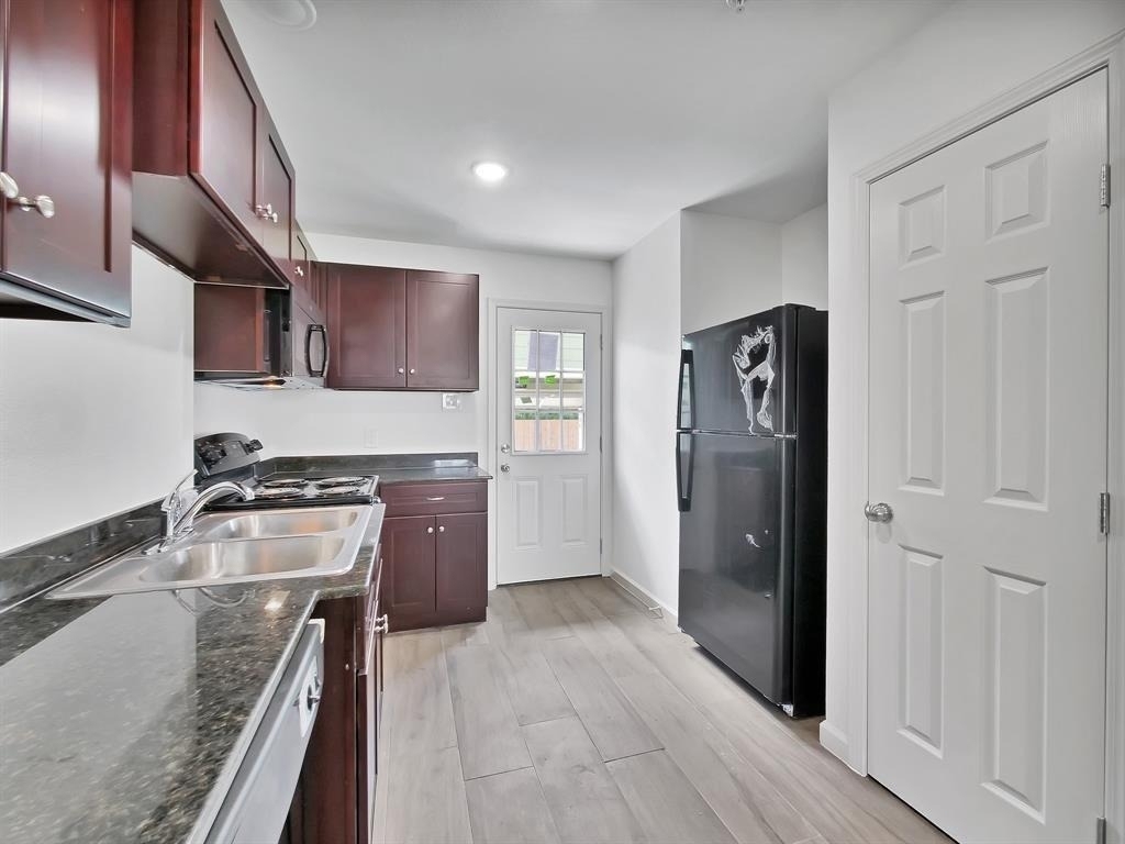223 Fairfax Lane - Photo 3