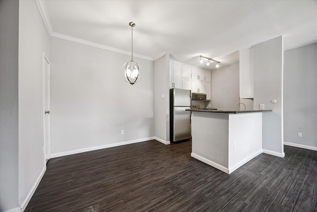 702 Bering Drive - Photo 5