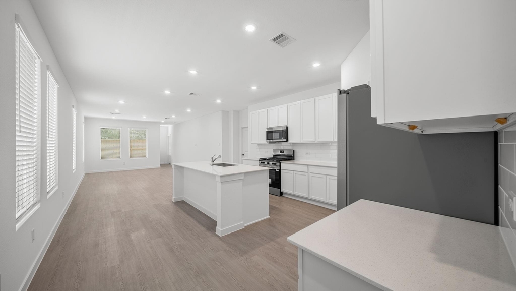 13111 Pine Trace Street - Photo 2