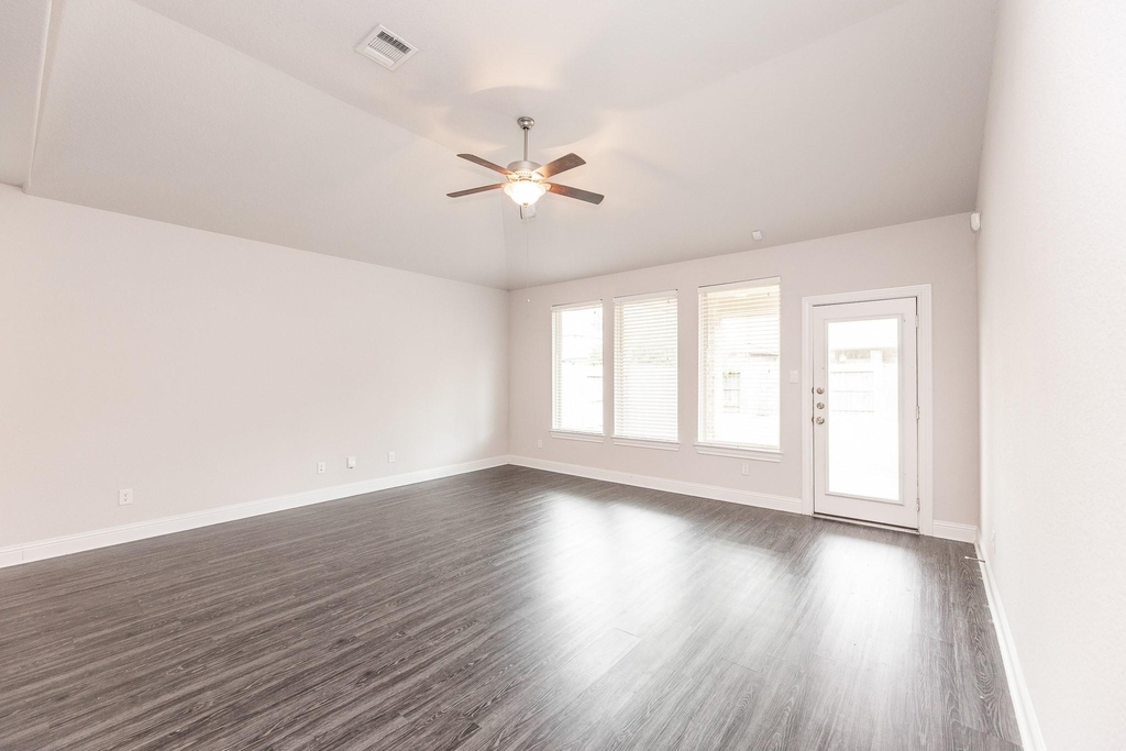 16611 Highland Country Drive - Photo 10