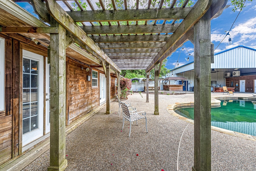 18718 Vickers Road - Photo 9