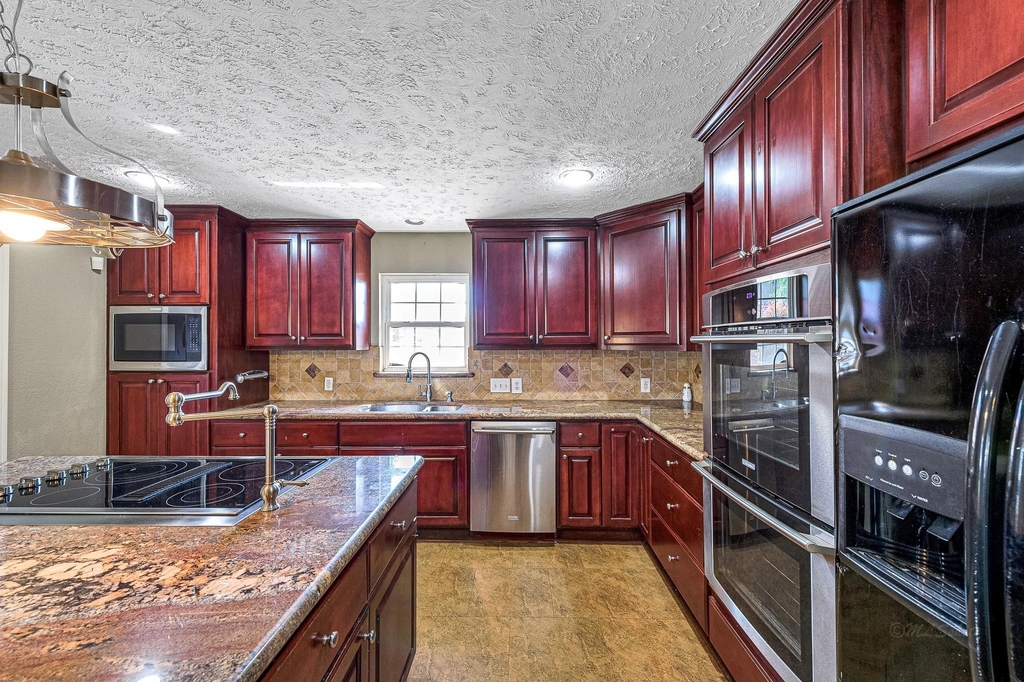 18718 Vickers Road - Photo 31
