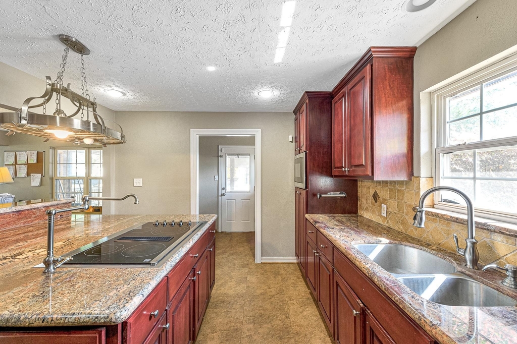 18718 Vickers Road - Photo 32