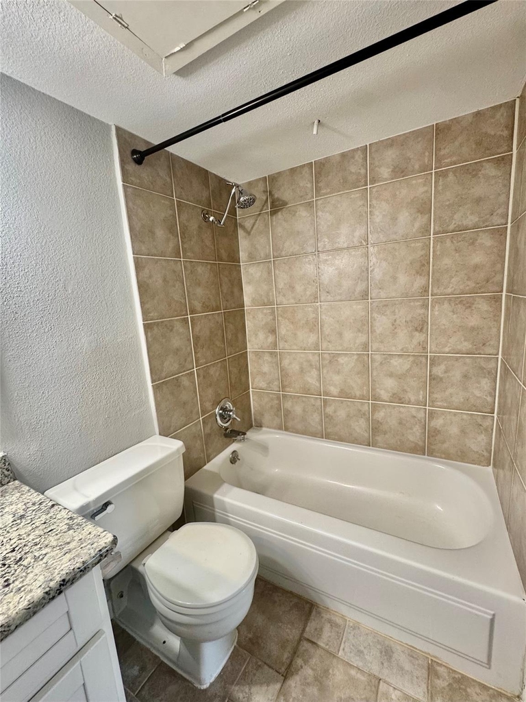2425 Augusta Dr - Photo 18