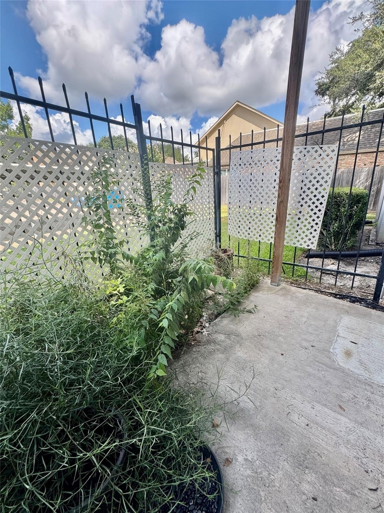 2425 Augusta Dr - Photo 20