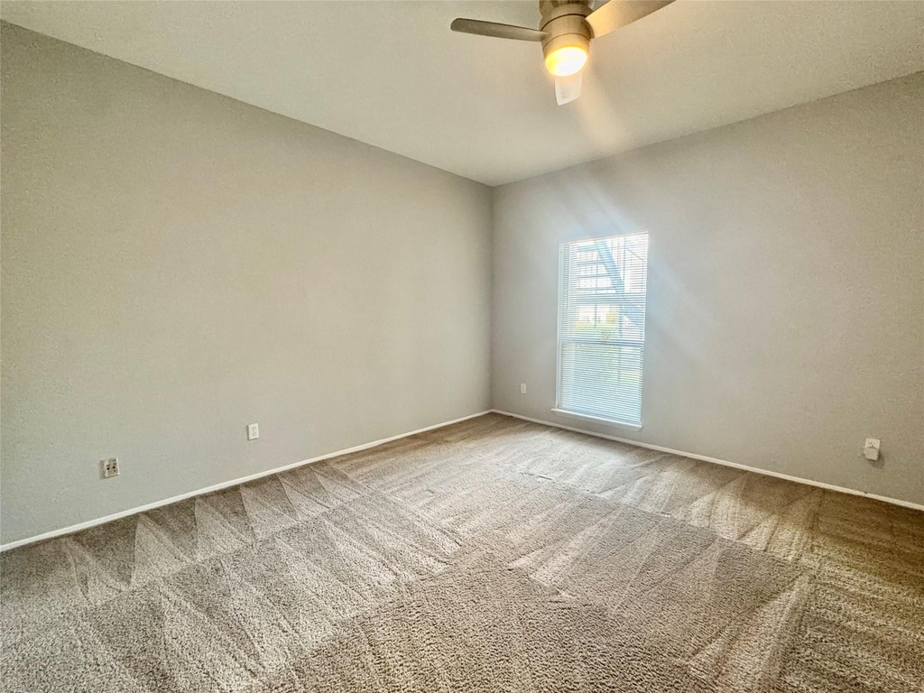 2425 Augusta Dr - Photo 15