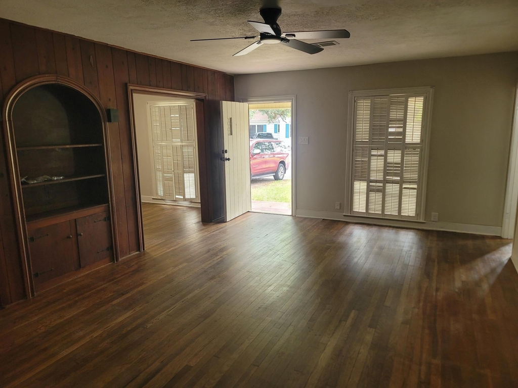 911 N Ashbel Street - Photo 6
