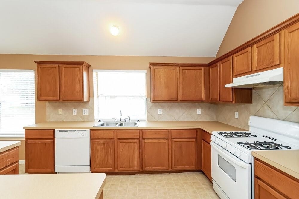 21502 Broadstone Drive - Photo 9