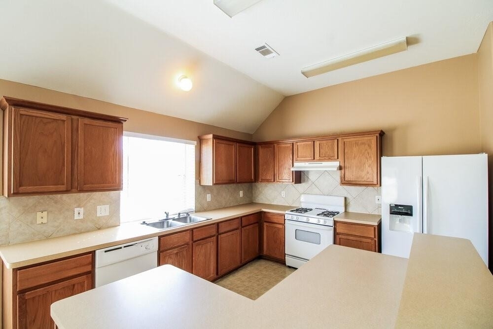 21502 Broadstone Drive - Photo 5