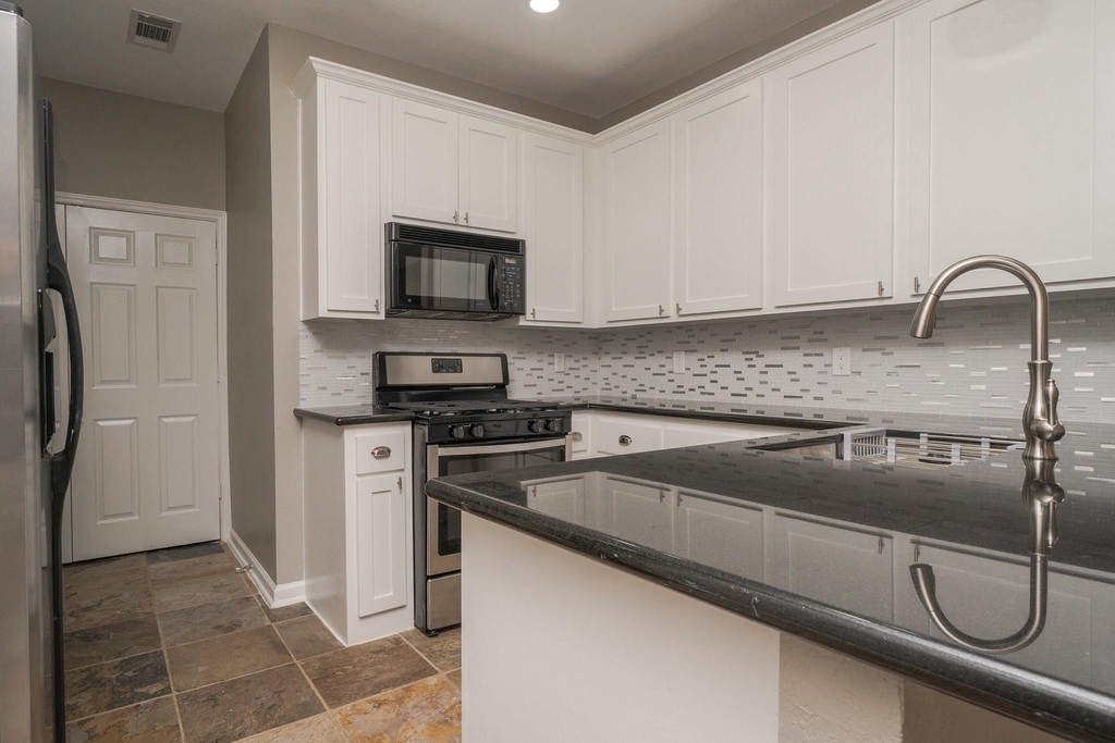 16031 Cassandra Park Street - Photo 10