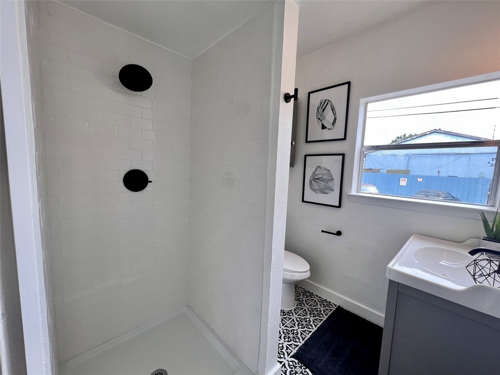415 Fairview Avenue - Photo 1