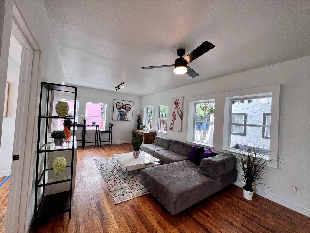 415 Fairview Avenue - Photo 2