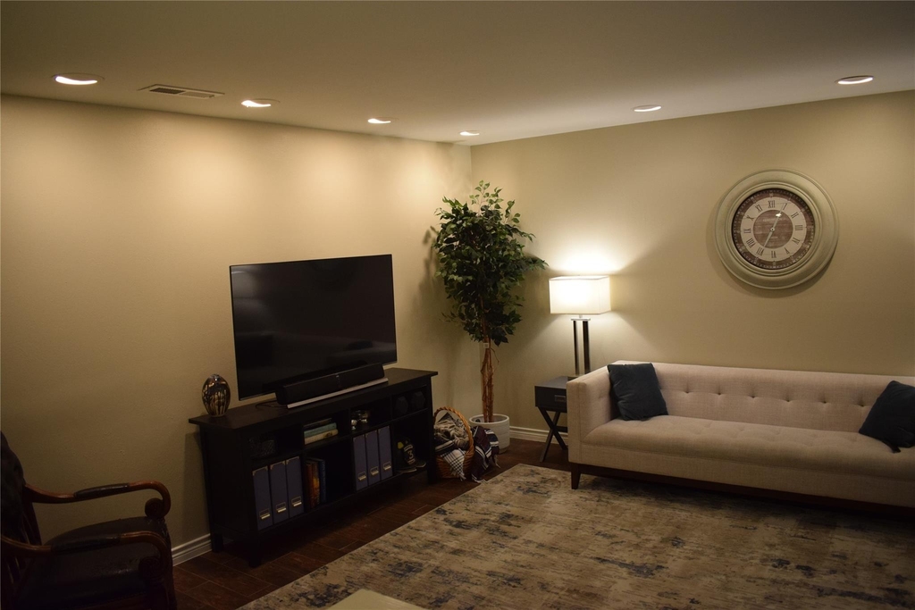 5742 Southminster Drive - Photo 4