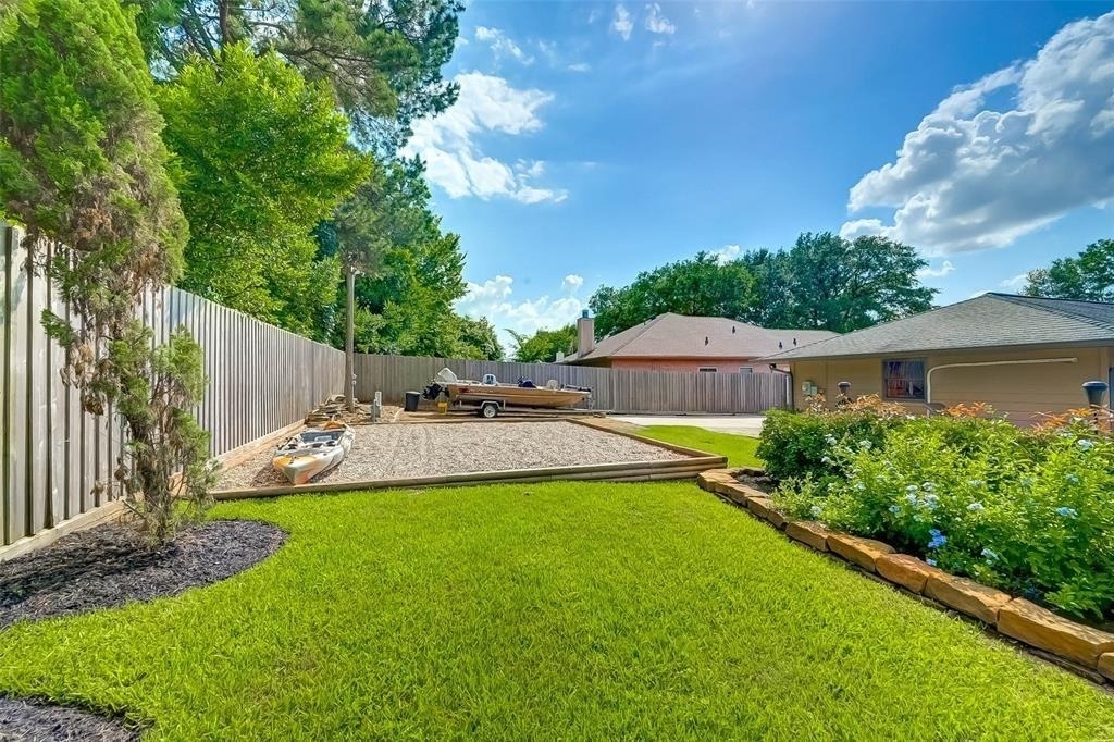 9820 W Shore Drive - Photo 11