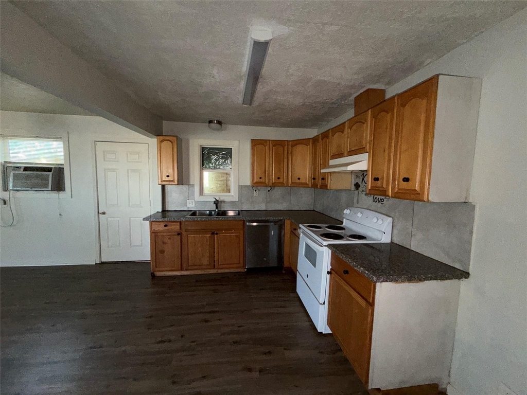 412 Snow Drive - Photo 2