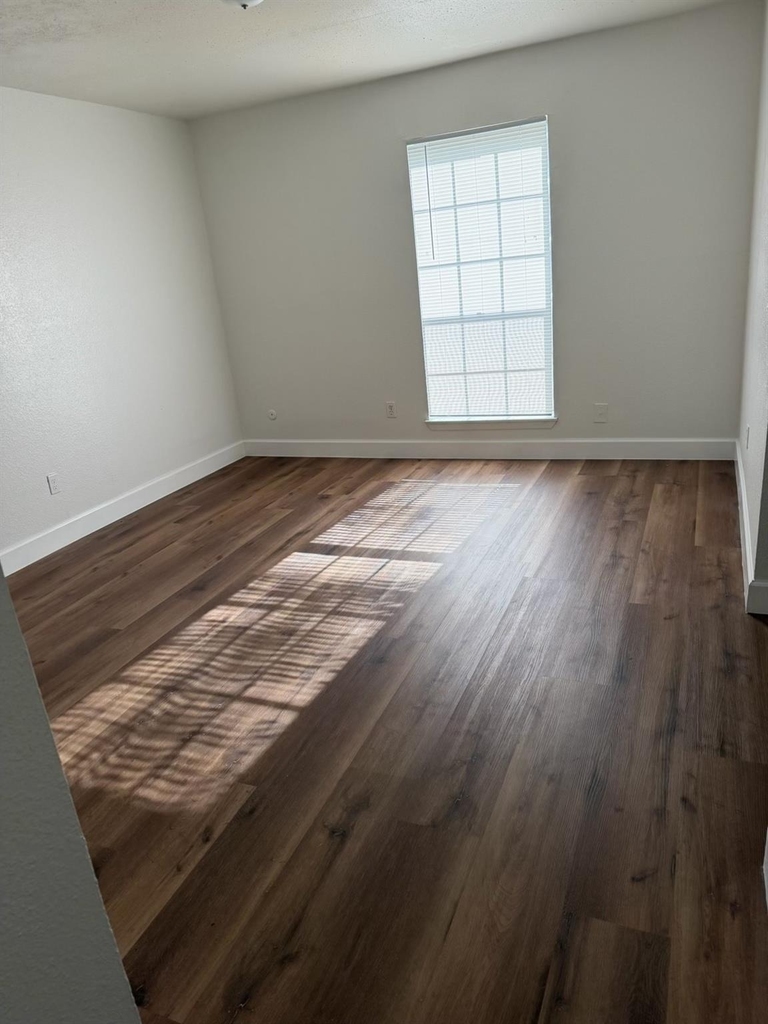 9201 Clarewood Drive - Photo 5