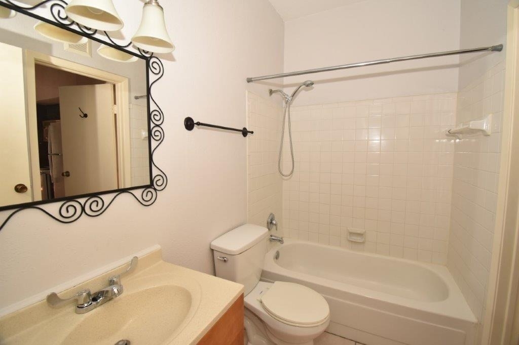 6602 Harbor Town Drive - Photo 8