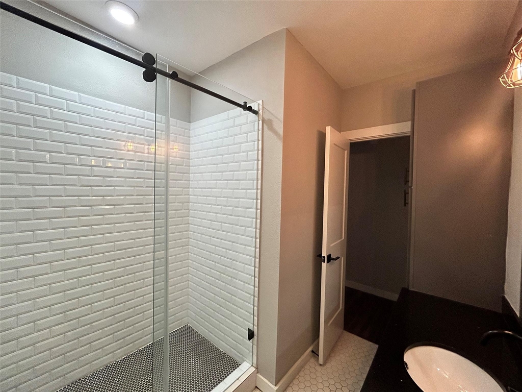 219 Marshall Street - Photo 3