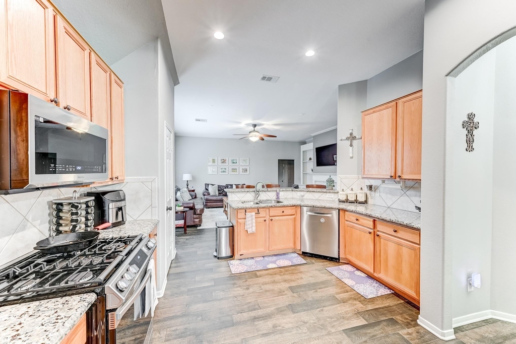 19326 Dawntreader Drive - Photo 17