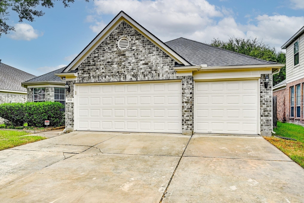 19326 Dawntreader Drive - Photo 1