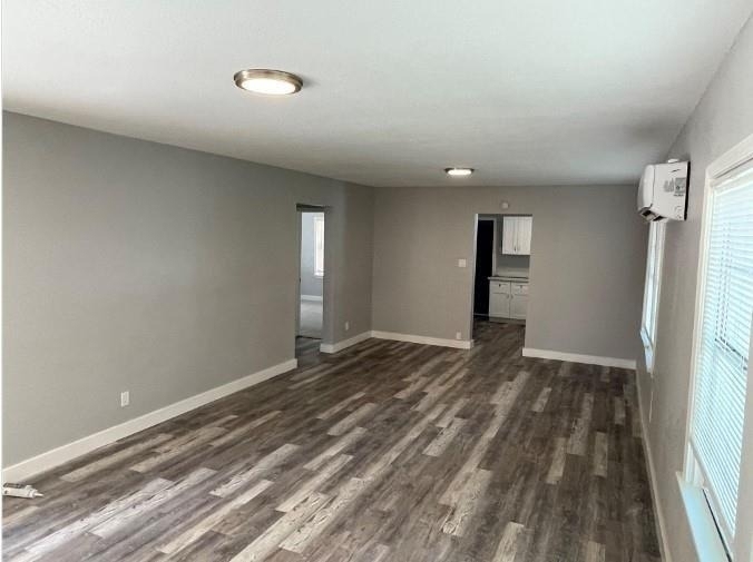 727 W 5th Street - Photo 2