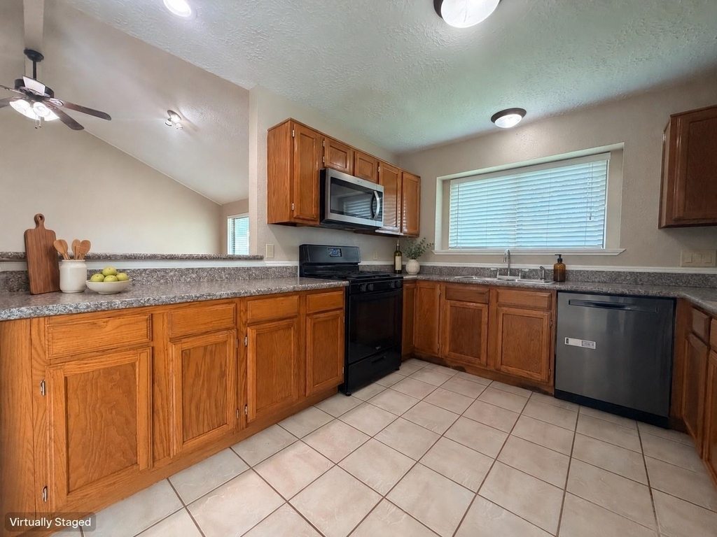 1146 Maple Creek Drive - Photo 7